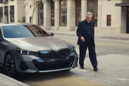 Christopher Walken adja meg az alaphangot a BMW reklámban és a Super Bowl-on méretezett