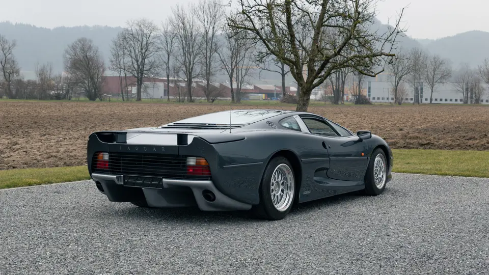 Egyedi Jaguar Xi220 a Sothebys2 aukci&oacute;j&aacute;n