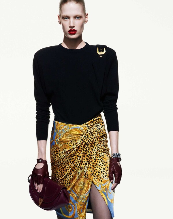 Versace10 kamp&aacute;ny