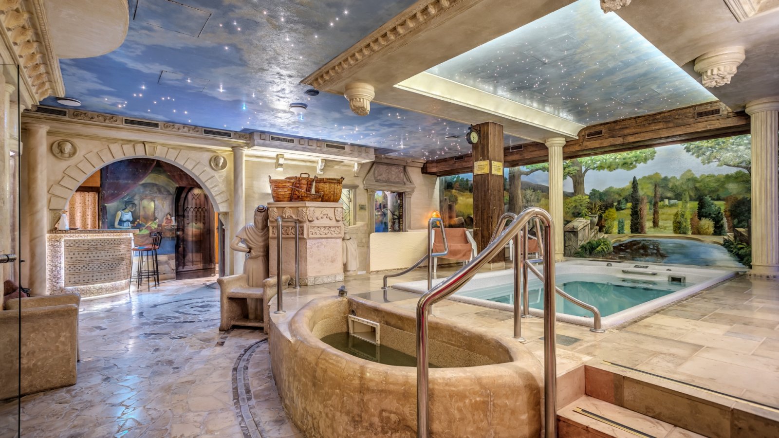 R&oacute;mai f&uuml;rdők komplexum Manorhouse Poi 0190panor&aacute;ma