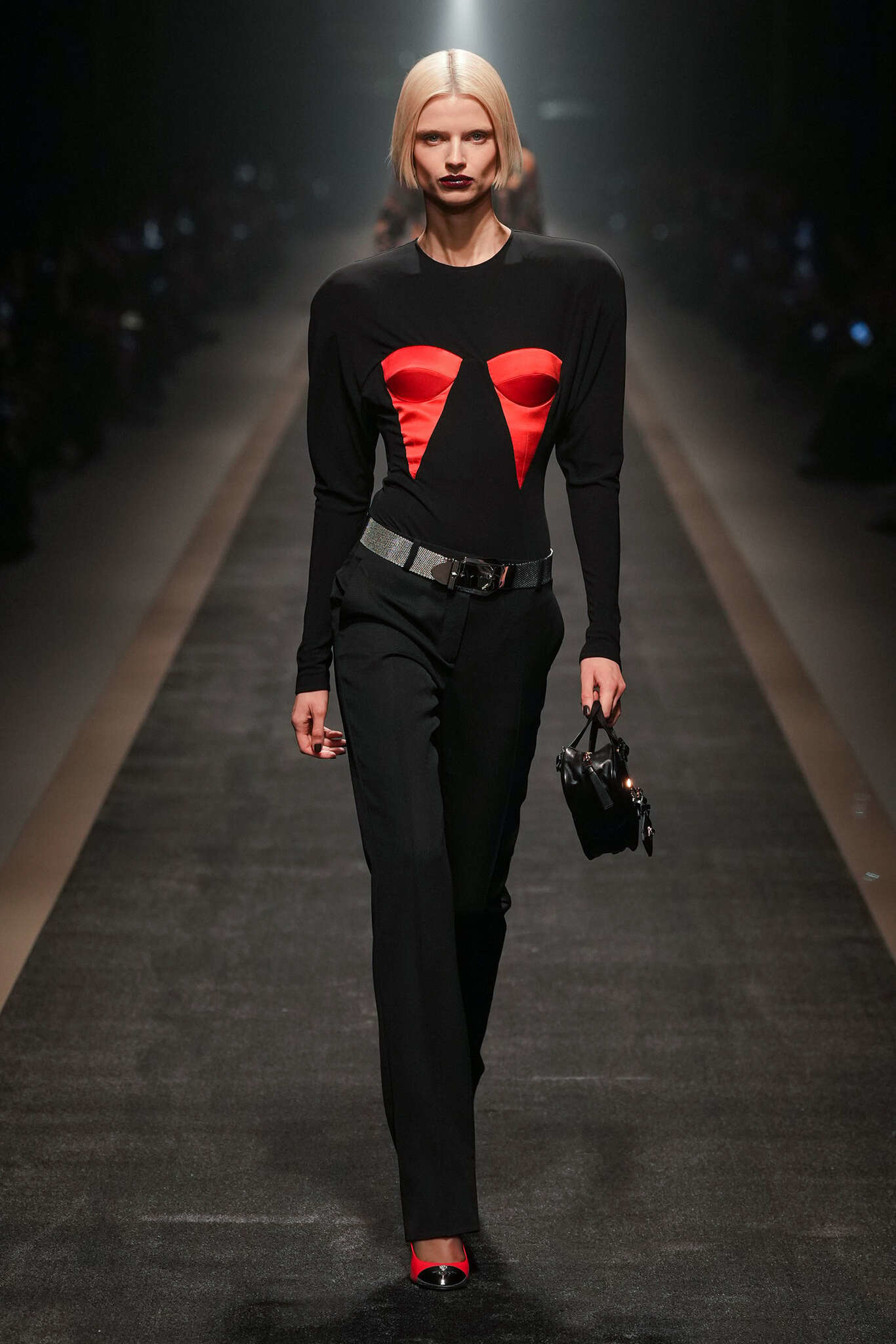 Latest=Versace show2