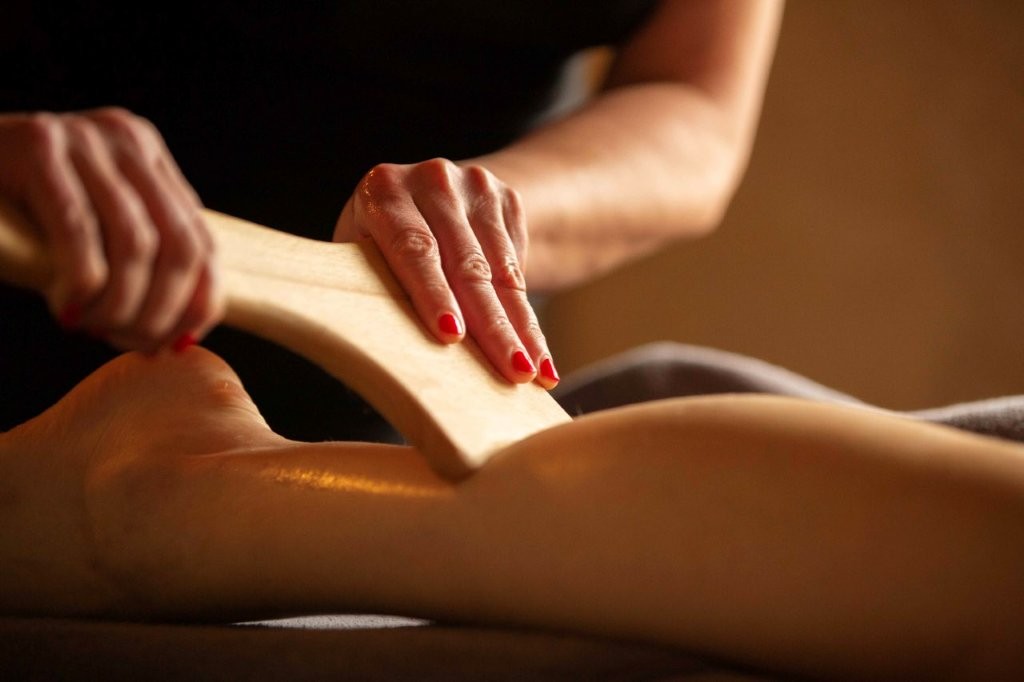 Maderoter&aacute;pi&aacute;s kezel&eacute;s a Manor House Hotel holisztikus gy&oacute;gyf&uuml;rdőj&eacute;ben