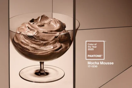 Pantone 2025 Mocha Mousse (mokkás hab)