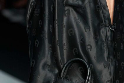 Aigner márka tekintélyes kézitáskája