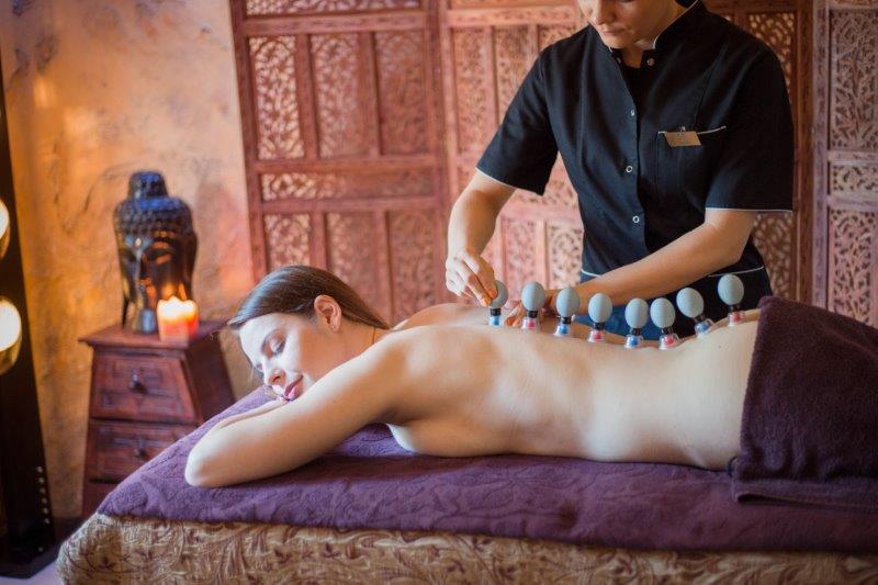 Energetikus ter&aacute;pi&aacute;k a Manor House Hotel gy&oacute;gyf&uuml;rdőj&eacute;ben