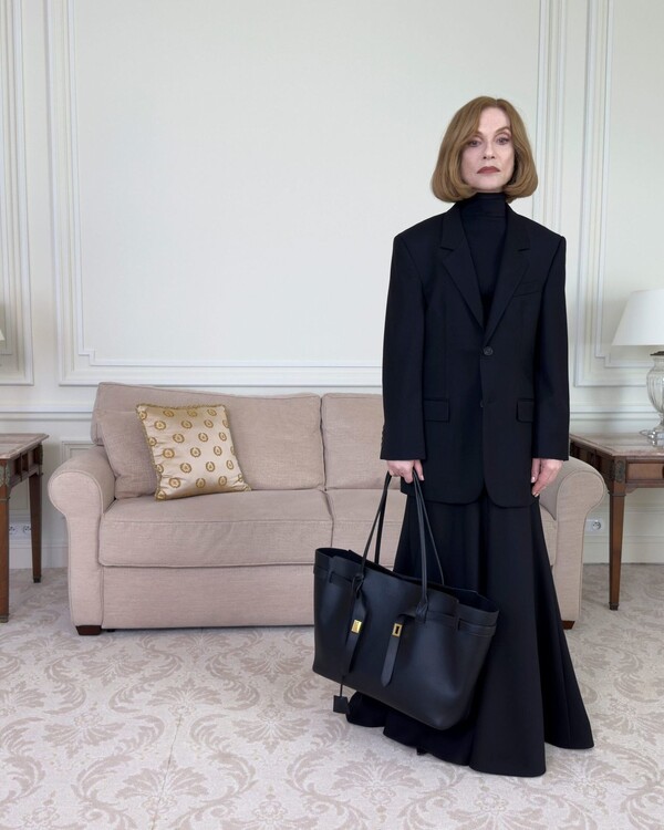 Balenciaga kamp&aacute;ny Claudia Schifferrel7