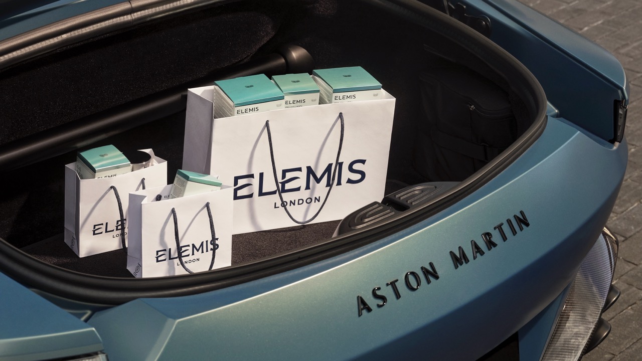 Aston Martin &eacute;s Elemis egy&uuml;ttműk&ouml;d&eacute;s