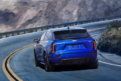 Cadillac Optiq V 2026 Elektromos Luxus 519 Km-rel a Motorháztető Alatt