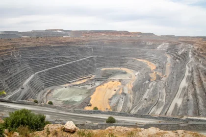 A Debswana gyémántkitermelésének csökkentése