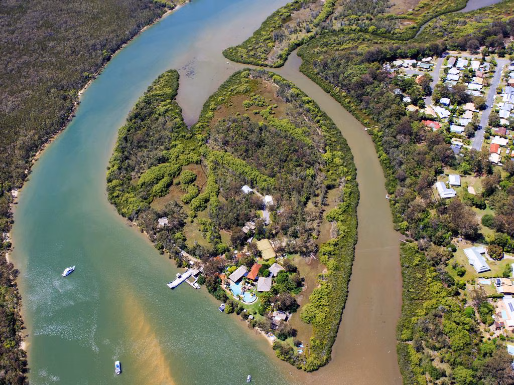 Tart&oacute;zkod&aacute;s a Makepeace Island-en