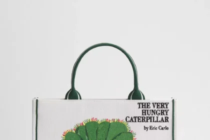Dior Book Tote Amikor a Könyv Divattá Vál