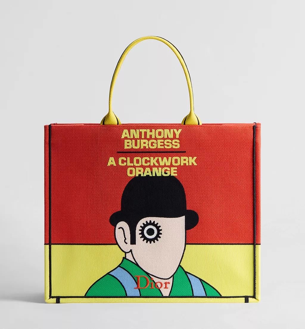 Dior Book Tote Amikor a K&ouml;nyv Divatt&aacute; V&aacute;l113