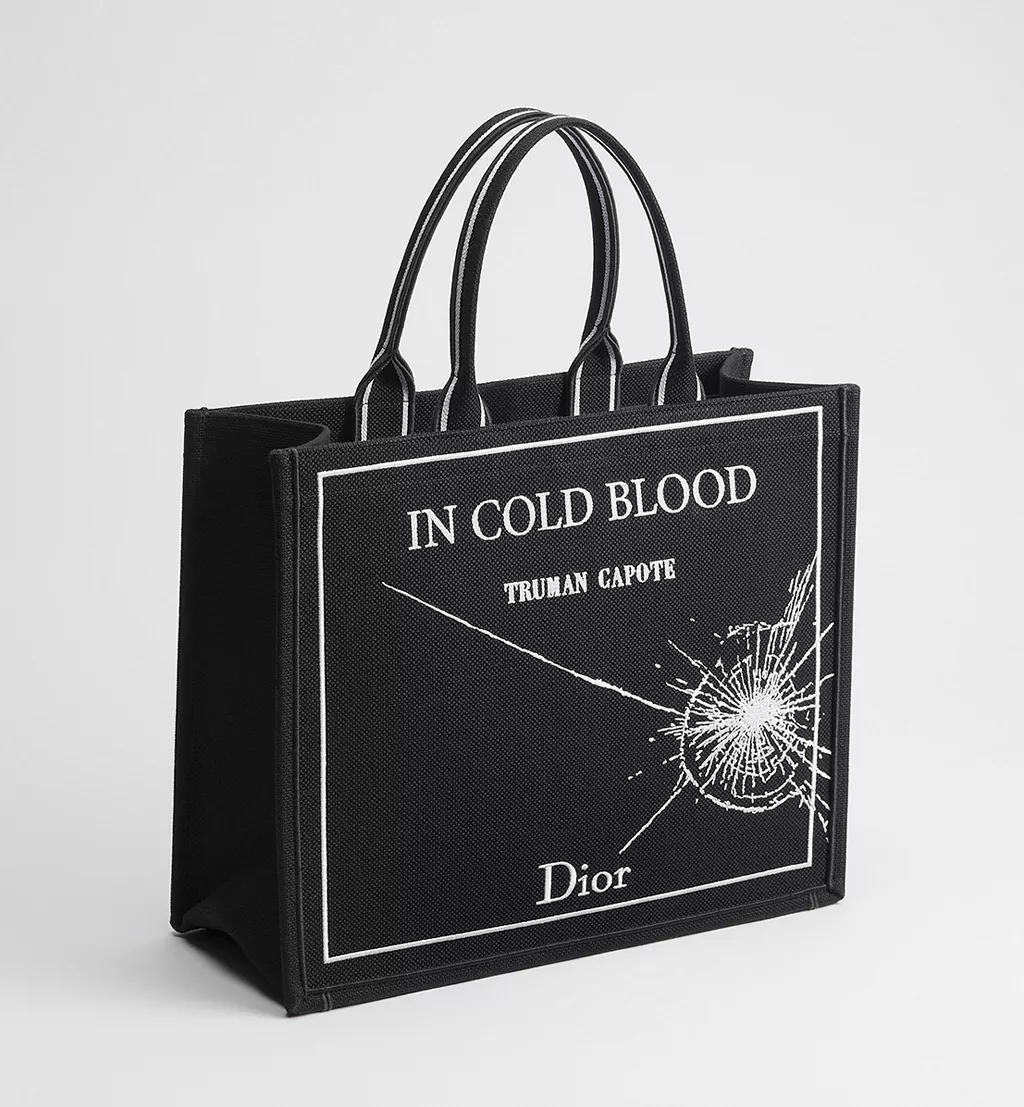 Dior Book Tote Amikor a K&ouml;nyv Divatt&aacute; V&aacute;l64