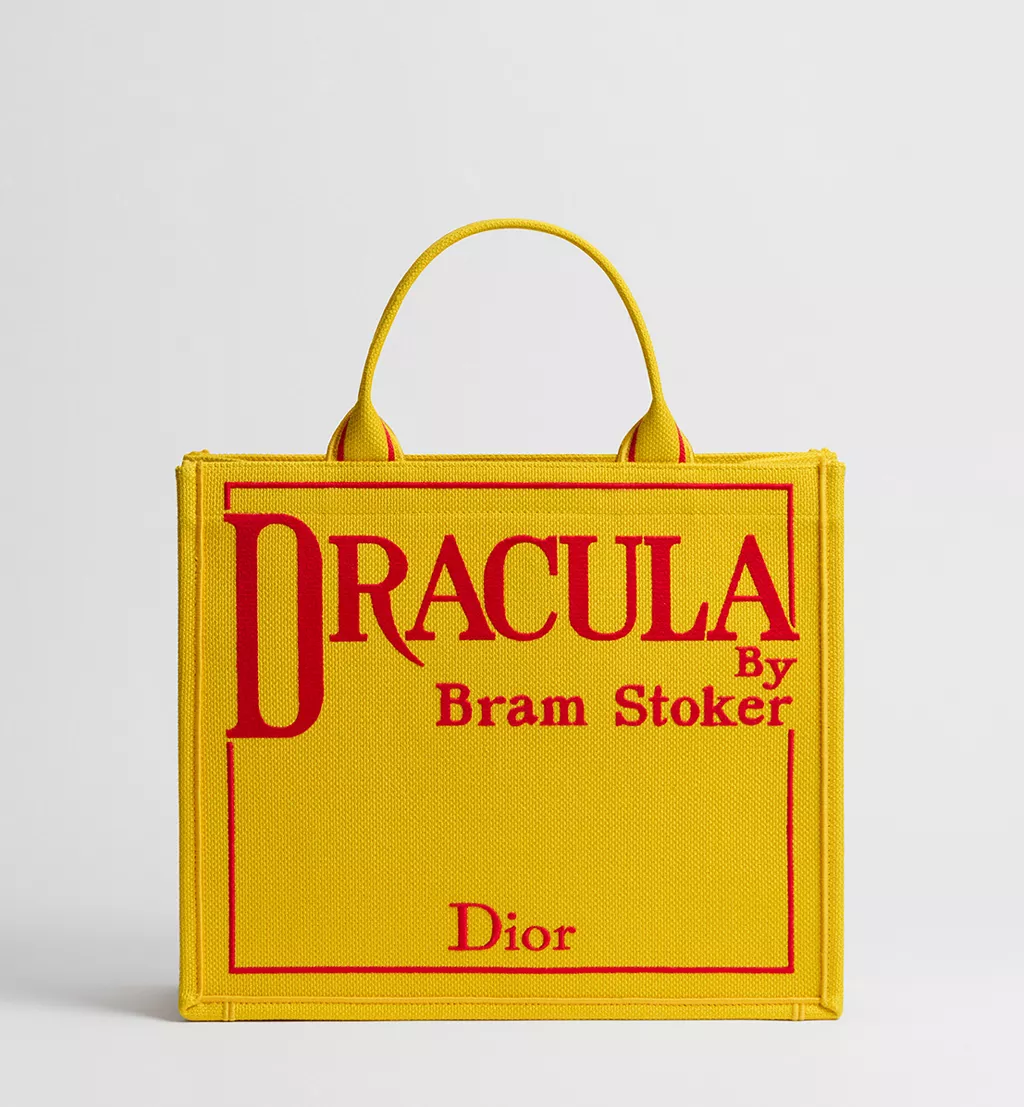 Dior Book Tote Amikor a K&ouml;nyv Divatt&aacute; V&aacute;l653
